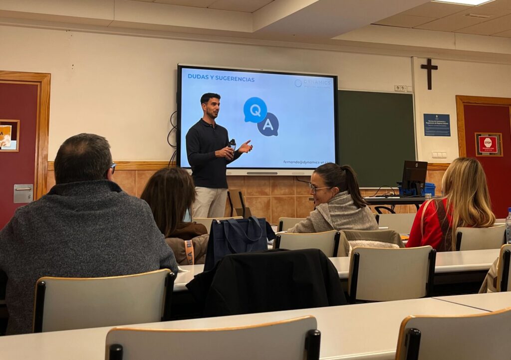 Presentación realidad virtual inmersiva Dynamics VR formación UCAM